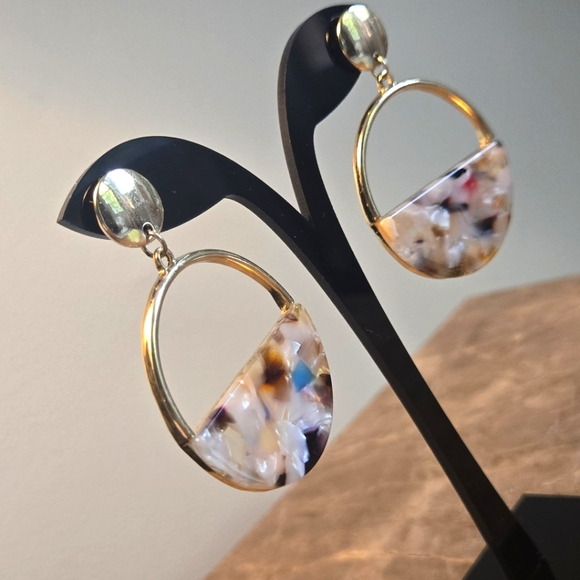 Earrings 🌟 - Picture 1 of 3